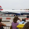 Máy bay của Bristish Airways hạ cánh xuống sân bay Gibraltar, Tây Ban Nha. (Nguồn: AFP/TTXVN)