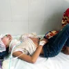Các nạn nhân đang điều trị tại trung tâm y tế. (Ảnh: Nguyễn Hoàng/TTXVN)