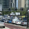 Ôtô lưu thông trên một tuyến phố ở Sydney, Australia. (Nguồn: AFP/TTXVN)