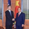 Thủ tướng Nguyễn Xuân Phúc tiếp ông Takehiko Nakao, Chủ tịch Ngân hàng Phát triển Châu Á (ADB) sang Việt Nam dự Hội nghị Thượng đỉnh hợp tác Tiểu vùng Mekong mở rộng (GMS) lần thứ 6. (Ảnh: TTXVN)
