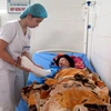 Nạn nhân Lý Thị Thu điều trị tại Bệnh viện Đa khoa Trung ương Thái Nguyên. (Ảnh: Quân Trang/TTXVN)