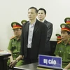 Bị cáo Nguyễn Văn Đài (đứng, trái) tại phiên tòa. (Ảnh: Lâm Khánh/TTXVN)