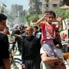 Người dân tại Douma, Damascus, Syria ngày 14/4. (Nguồn: THX/TTXVN)