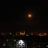 Tên lửa đất đối không được nhìn thấy trên bầu trời thủ đô Damascus khi hệ thống phòng không Syria đáp trả các cuộc oanh tạc của Mỹ ngày 14/4. (Nguồn: THX/ TTXVN)