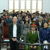 Các bị cáo trong phiên xử ngày 6/12/2017. (Ảnh: Nguyễn Cúc/TTXVN)