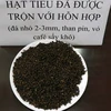 Hạt tiêu sau khi được trộn với hỗn hợp đá nhỏ 2-3mm, than pin, vỏ cà phê sấy khô tại Đăk Nông. (Ảnh: Hưng Thịnh/TTXVN)