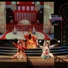 Nghệ sỹ Nhà hát Nghệ thuật Hát bội Thành phố Hồ Chí Minh diễn trích đoạn vở Song nữ loạn Viên Môn. (Ảnh: Phương Vy/TTXVN)