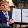 Tổng thống Mỹ Donald Trump xác nhận đã ký Bản ghi nhớ về việc rút Mỹ khỏi JCPOA tại Nhà Trắng ở Washington DC., ngày 8/5. (Nguồn: THX/TTXVN)