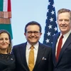 Đại diện Thương mại Mỹ Robert Lighthizer (phải), Bộ trưởng Kinh tế Mexico Ildefonso Guajardo (giữa) và Ngoại trưởng Canada Chrystia Freeland (trái). (Nguồn: THX/TTXVN)