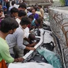 Ít nhất 18 người đã thiệt mạng và hàng chục người khác bị mắc kẹt trong vụ sập cầu vượt tại bang Uttar Pradesh, miền Bắc Ấn Độ ngày 15/5. (Nguồn: THX/TTXVN)