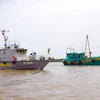 Tàu Biên phòng Sóc Trăng bắt tàu chở dầu không rõ nguồn gốc về cửa biển Trần Đề (Sóc Trăng). (Ảnh minh họa: Trung Hiếu/TTXVN)