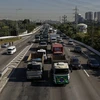 Tài xế xe tải phong tỏa các tuyến đường chính ở Sao Paulo, Brazil nhằm phản đối tăng giá nhiên liệu ngày 21/5. (Nguồn: AFP/TXVN)