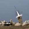 Tên lửa đánh chặn được phóng từ hệ thống phòng thủ tên lửa Vòm Sắt của Israel tại Ashdod. (Nguồn: AFP/TTXVN)