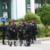 Cảnh sát Singapore gác tại khu vực gần khách sạn Shangri-La. (Nguồn: AFP/TTXVN)