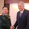 Bộ trưởng Quốc phòng Việt Nam Ngô Xuân Lịch và Bộ trưởng Quốc phòng Singapore Ng Eng Heng tại cuộc gặp. (Ảnh: Xuân Vịnh/TTXVN)