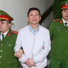 Cảnh sát dẫn giải bị cáo Trịnh Xuân Thanh về trại giam. (Ảnh: An Đăng/ TTXVN)