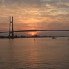 Cầu Cao Lãnh chính thức được đưa vào sử dụng ngày 27/5, kết nối đôi bờ sông Tiền, nối liền huyện Lấp Vò và thành phố Cao Lãnh của tỉnh Đồng Tháp. (Ảnh: Nguyễn Văn Trí/TTXVN)