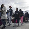 Người di cư tìm kiếm khả năng nhập cư vào Mỹ, chờ đợi tại khu vực Tijuana thuộc biên giới Mỹ-Mexico ngày 12/11/2017. (Nguồn: AFP/TTXVN)