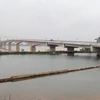 Hợp long cầu Việt Trì-Ba Vì bắc qua sông Hồng. (Ảnh: Trung Kiên/TTXVN)