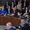 Tổng thống Mỹ Donald Trump (giữa) dự Hội nghị thượng đỉnh NATO ở Brussels (Bỉ) ngày 11/7. (Nguồn: AFP/ TTXVN)