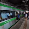 Sáng 11/8, Tổng thầu dự án đường sắt Cát Linh-Hà Đông là Công ty hữu hạn Tập đoàn Cục 6 đường sắt Trung Quốc đã tổ chứcchuyến tàu chạy thử nghiệm vận hành từ ga Cát Linh đến ga Yên Nghĩa. (Ảnh: Huy Hùng/TTXVN)
