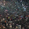 Người biểu tình ủng hộ Tổng thống bị phế truất Mohamed Morsi bên ngoài nhà thờ Hồi giáo Rabaa al-Adawiya ở Cairo ngày 1/8/2013. (Nguồn: AFP/ TTXVN)
