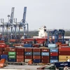 Các container phế liệu nằm rãi rác trong cảng Cát Lái. (Ảnh:Hoàng Hải/TTXVN)