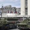 Hệ thống phòng không S-400 của Nga tại lễ diễu binh kỷ niệm Ngày Chiến thắng ở Vladivostok ngày 9/5. (Nguồn: Kyodo/TTXVN)