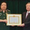 Tặng Huy hiệu Đảng cho hai Đại tướng Phùng Quang Thanh, Ngô Xuân Lịch