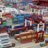 Hàng hóa được xếp tại cảng ở Thanh Đảo, tỉnh Sơn Đông, miền đông Trung Quốc ngày 15/4. (Ảnh: EPA-EFE/ TTXVN)