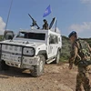 Lực lượng gìn giữ hòa bình LHQ tại miền nam Liban (UNIFIL) tuần tra ở thị trấn Naqura, giáp với Israel ngày 24/2. (Nguồn: AFP/TTXVN)