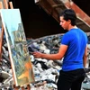 Các nghệ sỹ người Syria đã cùng vẽ những bức tranh rực rỡ sắc màu giữa đống đổ nát tại khu trại Yarmouk ở phía nam thủ đô Damascus, khu trại từng là nhà của người dân Palestine và Syria.