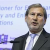 Ủy viên châu Âu phụ trách vấn đề mở rộng EU Johannes Hahn phát biểu trong một hội nghị ở Brussels, Bỉ ngày 24/4. (Ảnh: AFP/TTXVN)