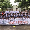 Huấn luyện viên trưởng đội tuyển bóng đá Việt Nam - ông Park Hang Seo giao lưu với học sinh Trường Tiểu học số 1 Nhơn Bình (Quy Nhơn, Bình Định), trong chương trình “Gieo mơ ước - Give a dream."