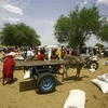 Người tị nạn chờ nhận thực phẩm cứu trợ tại bang Kordofan, Sudan ngày 13/5. (Nguồn: AFP/TTXVN)