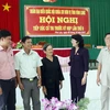 Quyền Chủ tịch nước Đặng Thị Ngọc Thịnh với cử tri huyện Tam Bình. (Ảnh: Phạm Minh Tuấn/TTXVN)