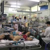 Khoa Nhiễm - Thần kinh, Bệnh viện Nhi đồng 1 Thành phố Hồ Chí Minh quá tải vì bệnh nhi mắc tay chân miệng nhập viện. (Ảnh: Đinh Hằng/TTXVN)