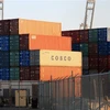 Hàng hóa được xếp tại cảng Long Beach, Los Angeles, Mỹ ngày 23/8. (Ảnh: THX/TTXVN)