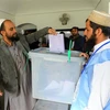 Cử tri Afghanistan bỏ phiếu tại điểm bầu cử ở tỉnh Herat, Afghanistan ngày 20/10. (Ảnh: AFP/ TTXVN)