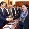 Chủ tịch Quốc hội Nguyễn Thị Kim Ngân với các đồng chí Ban Thường vụ Tỉnh ủy và lãnh đạo chủ chốt tỉnh Bắc Ninh. (Ảnh: Trọng Đức/TTXVN)