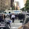 Cảnh sát Mỹ phong tỏa khu vực quanh tòa nhà Time Warner ở New York sau khi phát hiện gói bưu kiện có chứa chất nổ được gửi đến trụ sở Hãng tin CNN đặt trong tòa nhà này, ngày 24/10/2018. (Nguồn: AFP/ TTXVN)