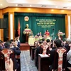 Các đại biểu HĐND tỉnh Hải Dương biểu quyết thông qua các Nghị quyết. (Ảnh: Mạnh Tú/TTXVN)