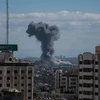 Khói bốc lên sau một cuộc không kích của Israel tại thành phố Gaza ngày 27/10/2018. (Ảnh: THX/ TTXVN)