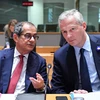 Bộ trưởng Tài chính Italy Giovanni Tria (trái) và Bộ trưởng Tài chính Pháp Bruno Le Maire tại cuộc họp Bộ trưởng Tài chính Eurogroup ở Brussels, Bỉ ngày 5/11/2018. (Ảnh: AFP/ TTXVN)