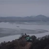 Quang cảnh sông Imjin nhìn từ thành phố biên giới Paju, Hàn Quốc ngày 4/1/2018. (Ảnh: AFP/ TTXVN)
