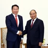 Thủ tướng Nguyễn Xuân Phúc tiếp Chủ tịch Tập đoàn SK Hàn Quốc Chey Tae-won. (Ảnh: Thống Nhất/TTXVN)