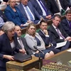 Thủ tướng Anh Theresa May (thứ 2, trái) phát biểu tại phiên chất vấn của Quốc hội ở London ngày 14/11/2018. (Ảnh: AFP/TTXVN)