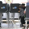 Cử tri bỏ phiếu trong cuộc bầu cử Quốc hội Mỹ giữa nhiệm kỳ tại Miami, bang Florida, ngày 6/11. (Ảnh; AFP/TTXVN)