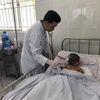 Bệnh nhân Thạch Vân - tài xế xe bồn chở xăng bị lật đang được điều trị tích cực tại Bệnh viện Chợ Rẫy. (Ảnh: Đinh Hằng/TTXVN)