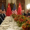 Tổng thống Mỹ Donald Trump (thứ 2, phải) và Chủ tịch nước Trung Quốc Tập Cận Bình (thứ 2, trái) tại bữa tối làm việc bên lề Hội nghị thượng đỉnh G20. (Ảnh: AFP/ TTXVN)